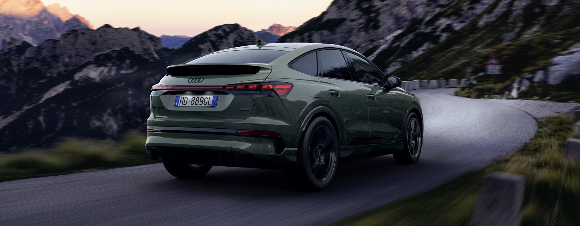 Q4 Sportback e-tron performance S line 210 kW.